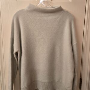 Vince Women's Elegant Mint Green Cashmere Turtleneck Sweater